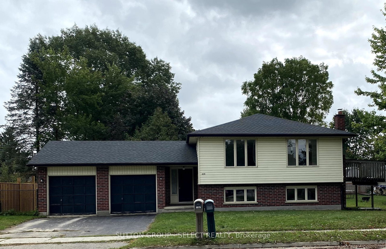 8579-glendon-drive-middlesex-centre-ontario-x12432502