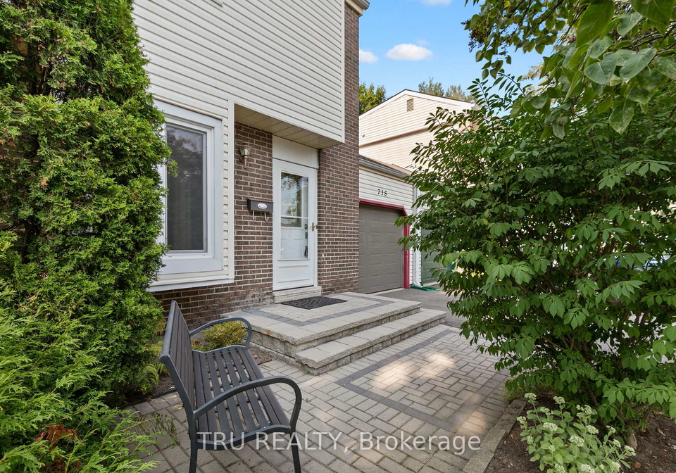 715-mooneys-bay-place-ottawa-ontario-x12432597