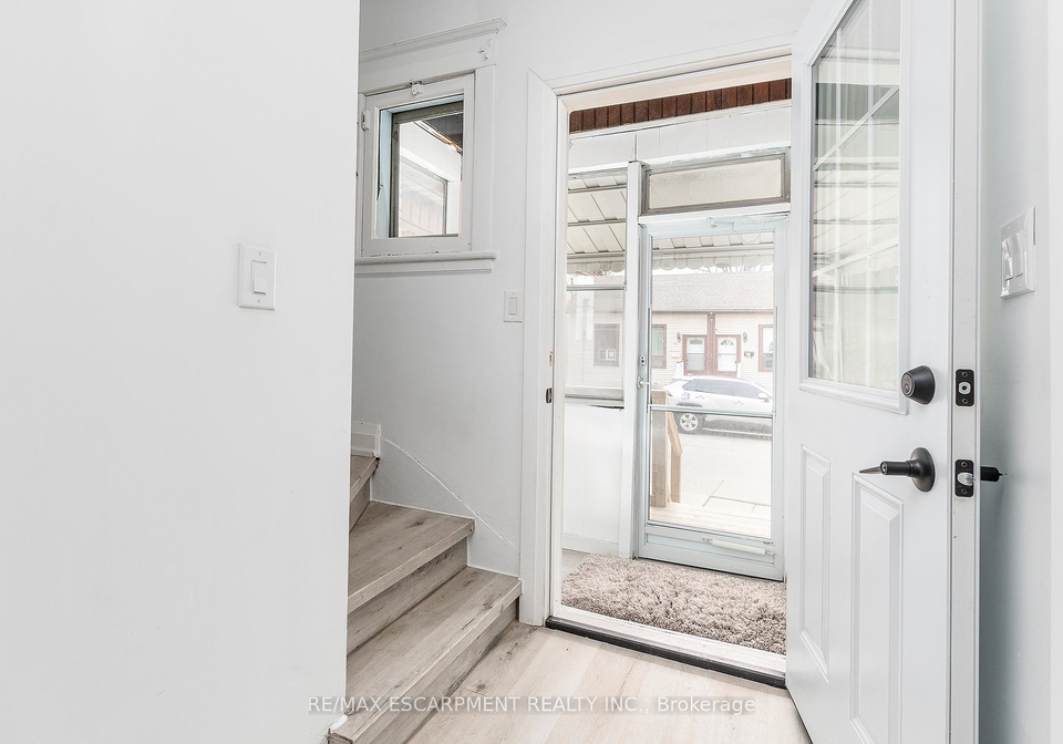 27-harvey-street-hamilton-ontario-x12433292