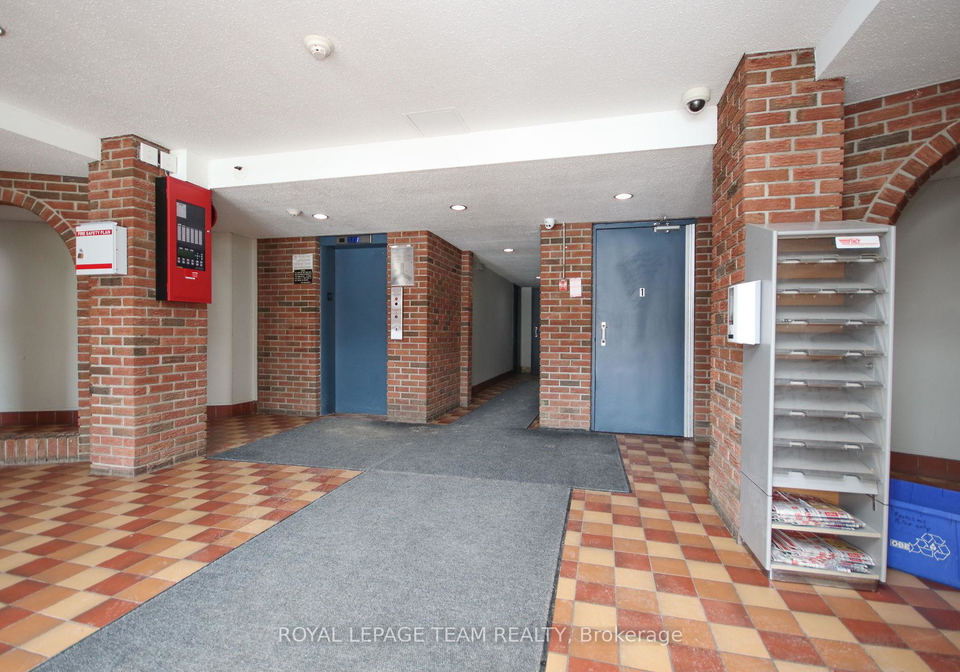 2041-arrowsmith-drive-ottawa-ontario-x12433547