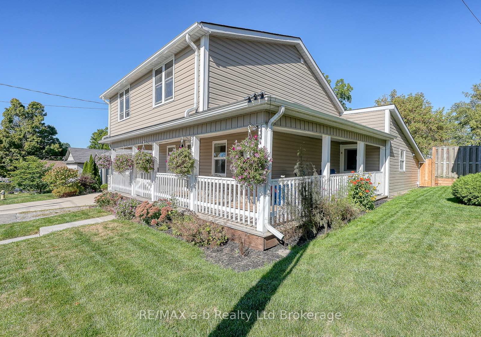 27-sovereign-street-w-norfolk-ontario-x12433793