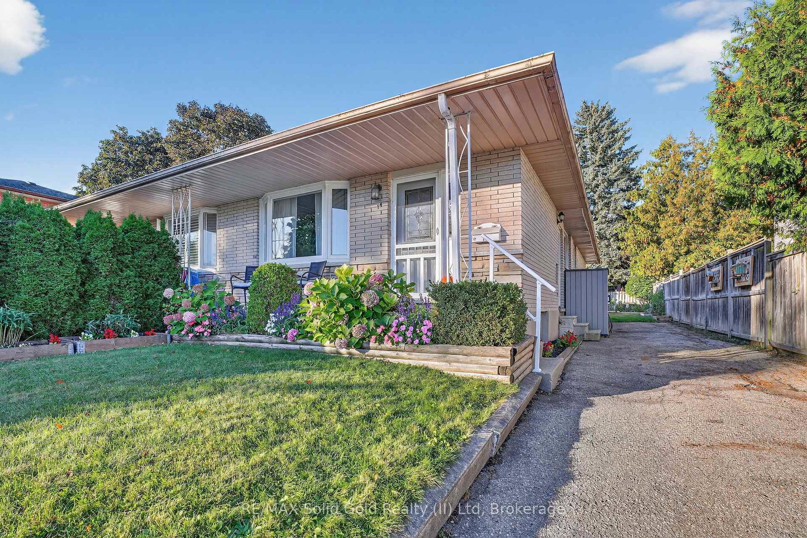 14-carnaby-crescent-kitchener-ontario-x12434304