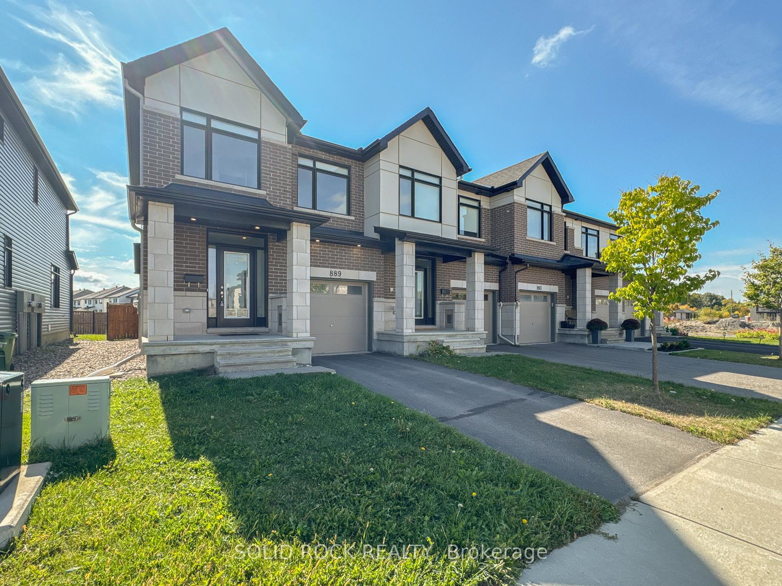 889-solarium-avenue-ottawa-ontario-x12434306