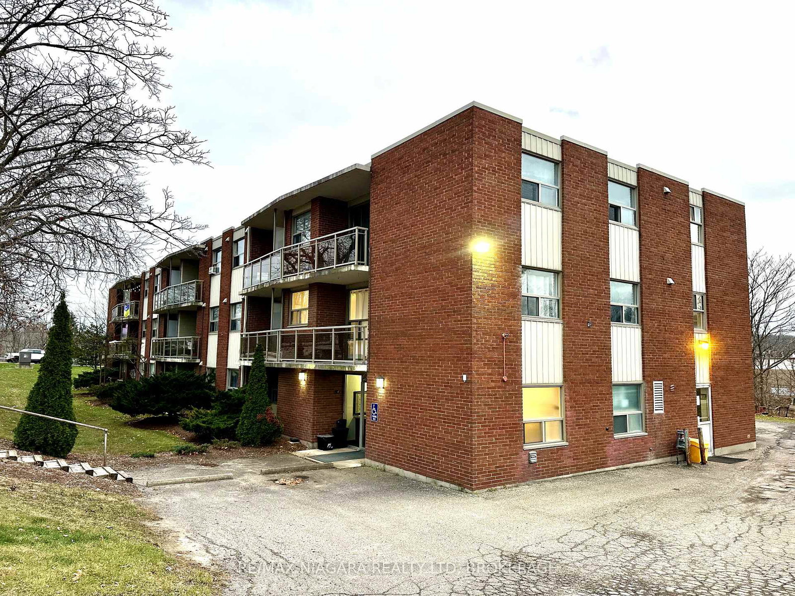 7-riverview-boulevard-st-catharines-ontario-x12434741