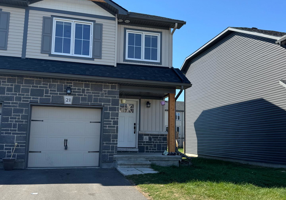 21-margaret-graham-terrace-smiths-falls-ontario-x12435016