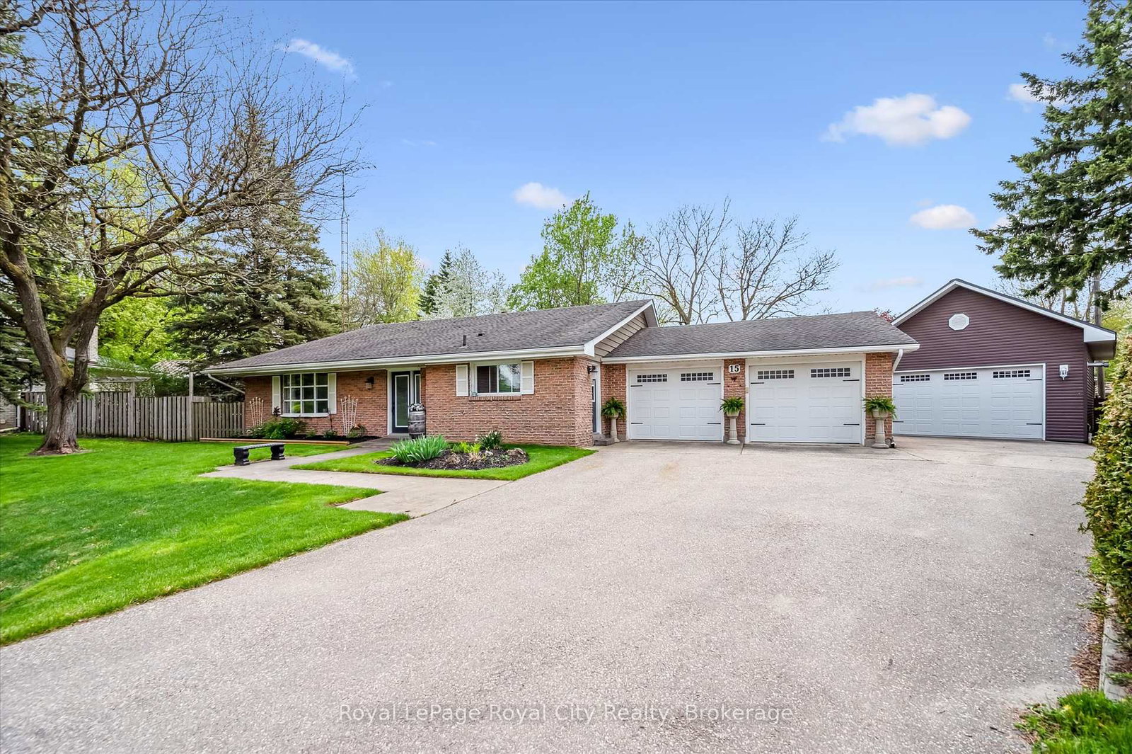 15-wellington-drive-centre-wellington-ontario-x12436460