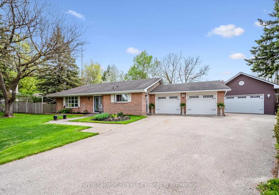 15-wellington-drive-centre-wellington-ontario-x12436460