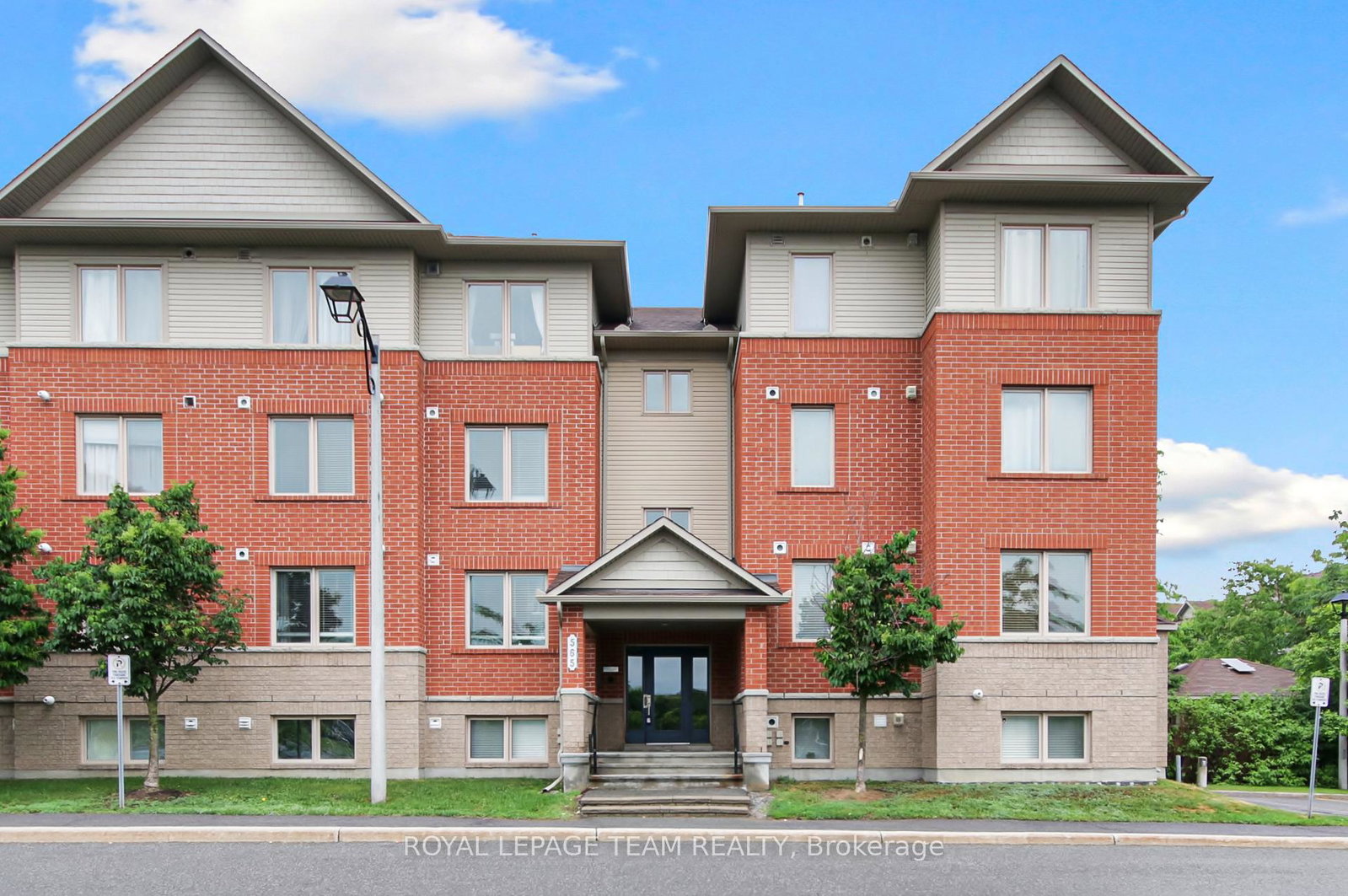 565-stonefield-private-ottawa-ontario-x12436498