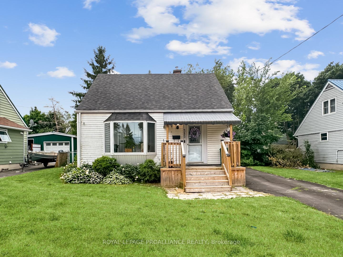 215-pine-street-belleville-ontario-x12436993