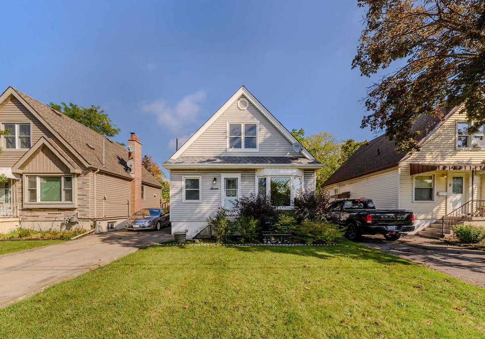 7-cherry-road-hamilton-ontario-x12437111