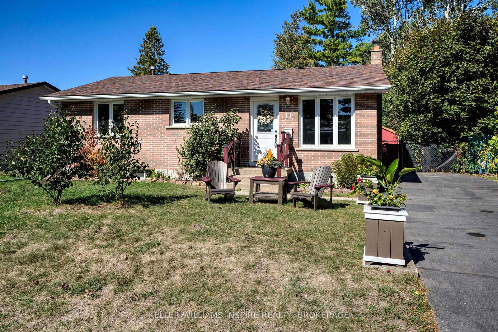 11-harvard-place-loyalist-ontario-x12437970