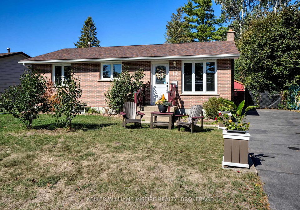 11-harvard-place-loyalist-ontario-x12437970