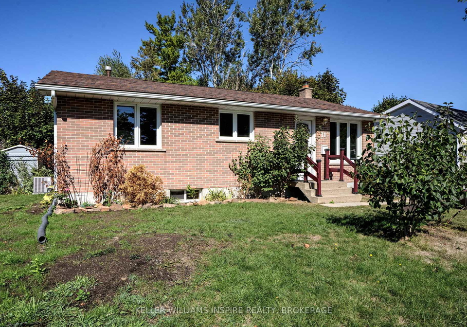 11-harvard-place-loyalist-ontario-x12437970