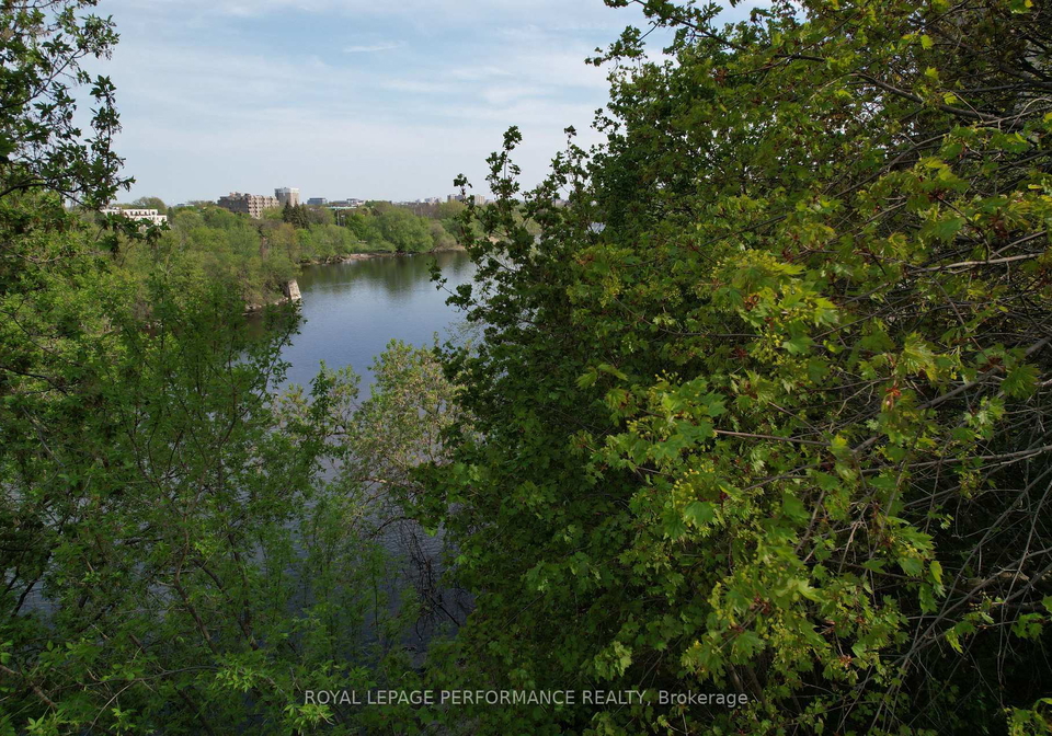 250-fountain-place-lower-town-sandy-hill-ottawa-ontario-x12438073