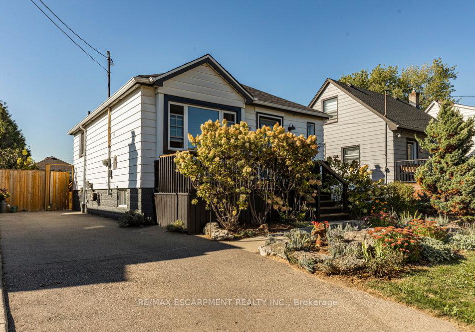 80-east-39th-street-hamilton-ontario-x12438939