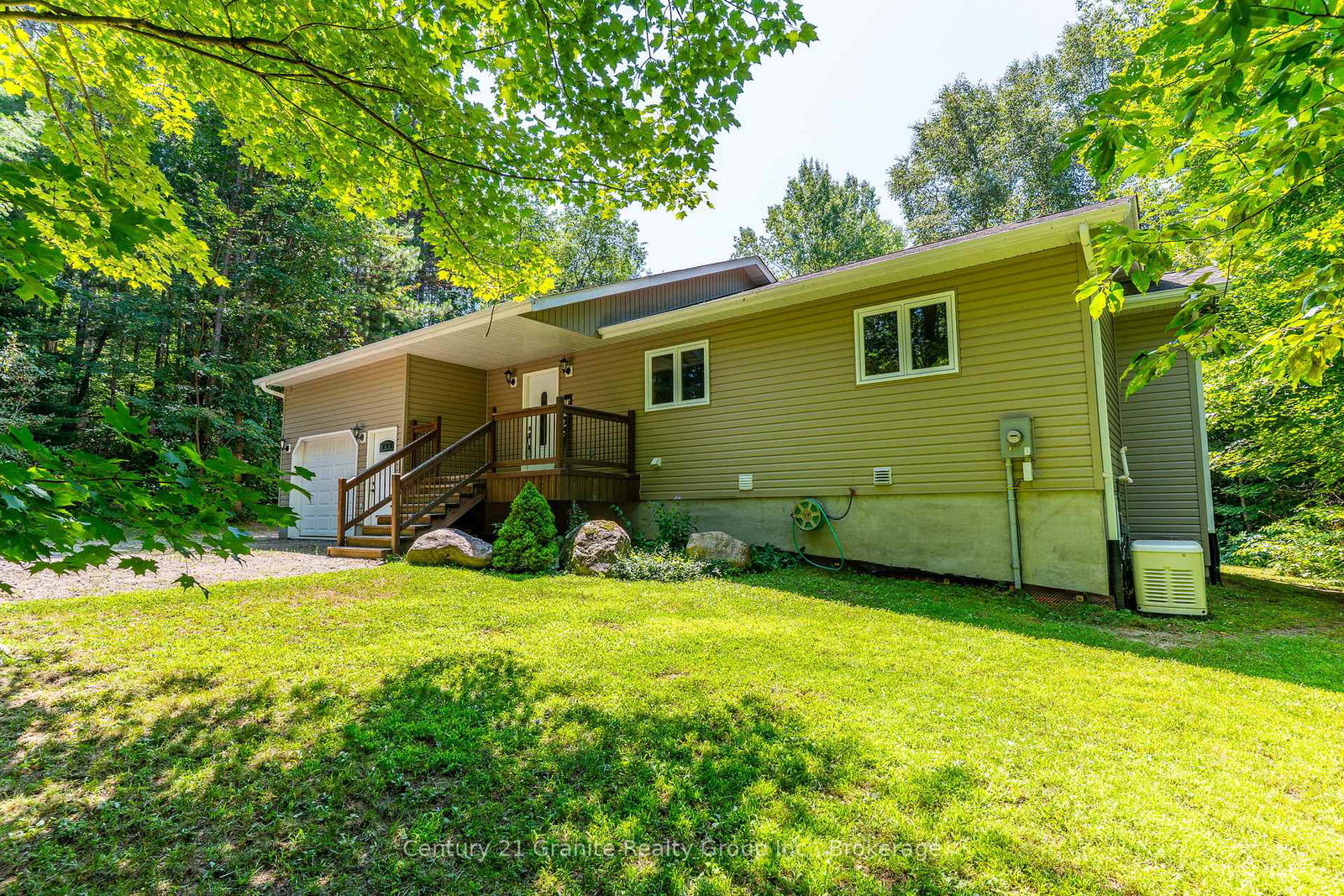 1012-redner-road-algonquin-highlands-ontario-x12439439