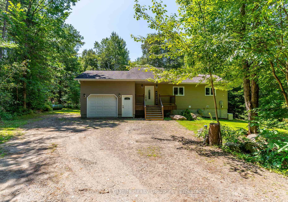 1012-redner-road-algonquin-highlands-ontario-x12439439