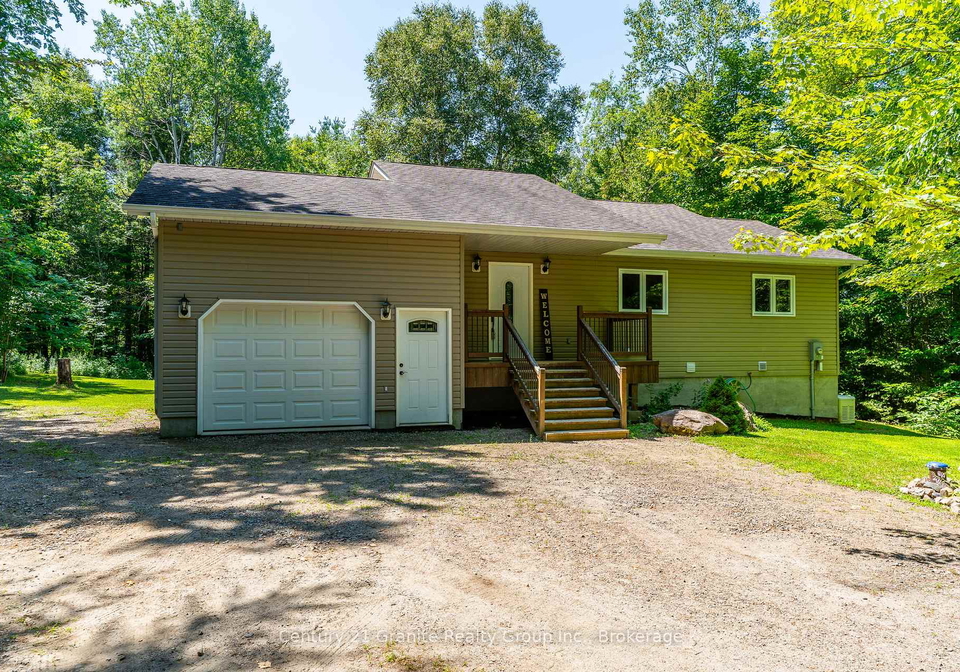 1012-redner-road-algonquin-highlands-ontario-x12439439
