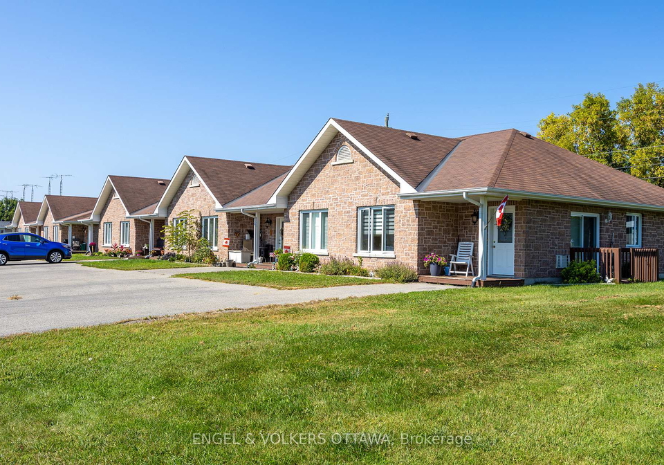50-fifth-street-e-south-dundas-ontario-x12439533