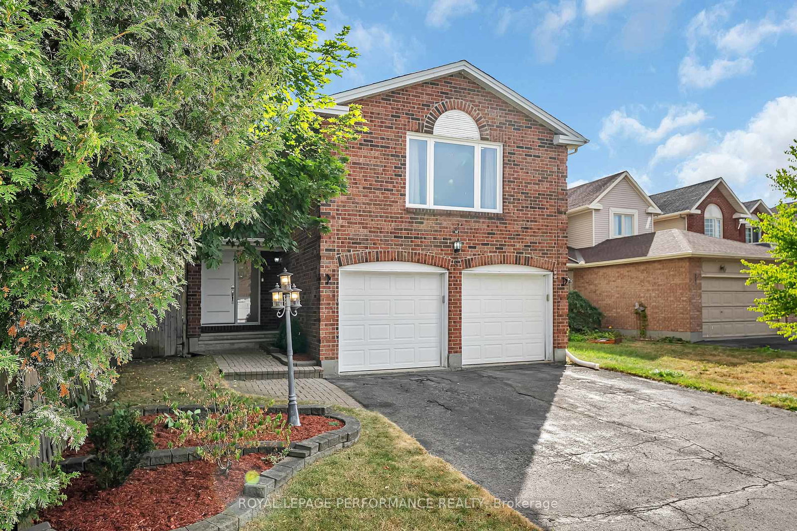 8-hyannis-avenue-ottawa-ontario-x12439621