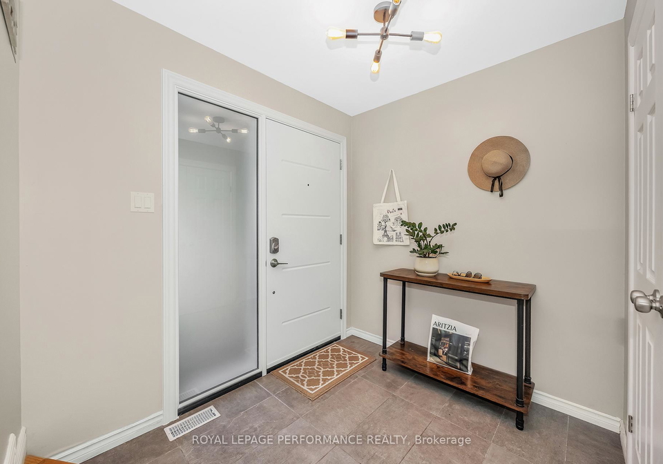 8-hyannis-avenue-ottawa-ontario-x12439621