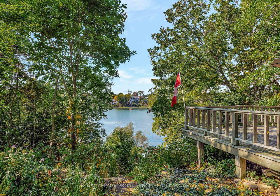 103-bridge-street-prince-edward-county-ontario-x12440538