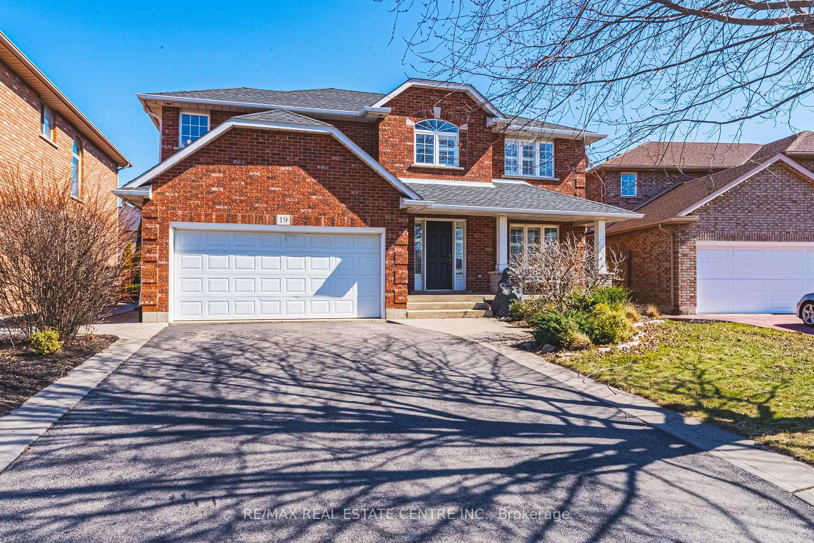 19-liuna-court-hamilton-ontario-x12440547