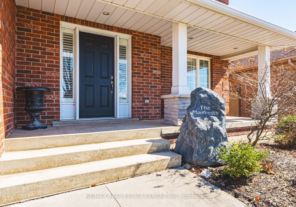 19-liuna-court-hamilton-ontario-x12440547