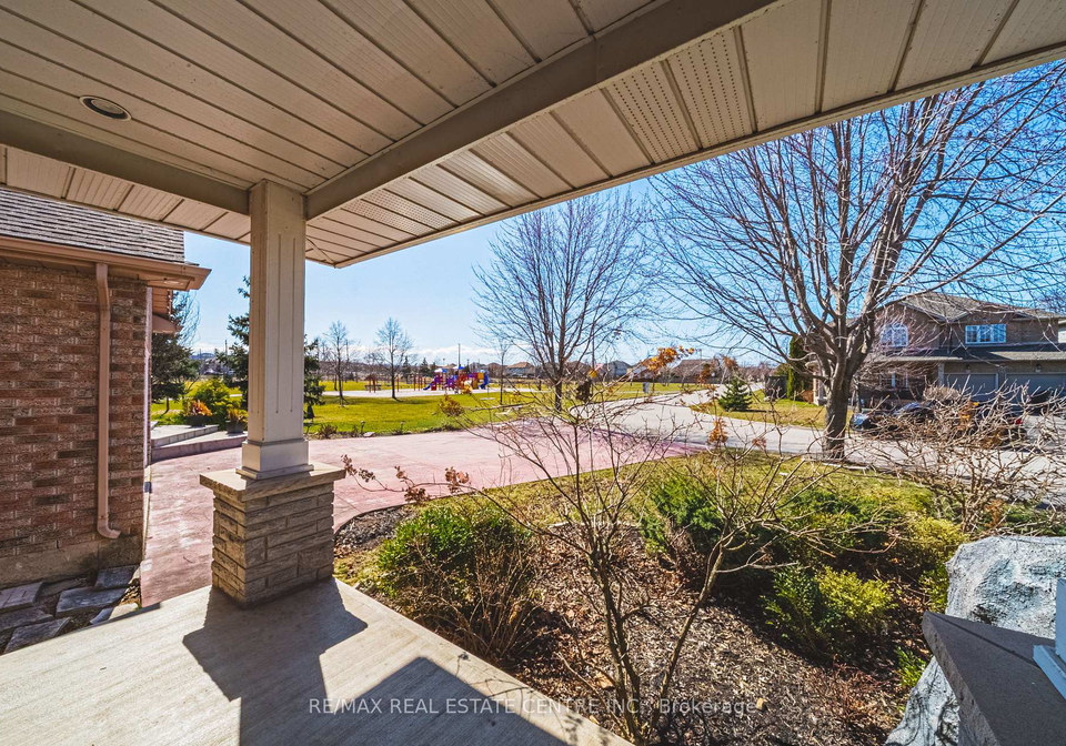 19-liuna-court-hamilton-ontario-x12440547