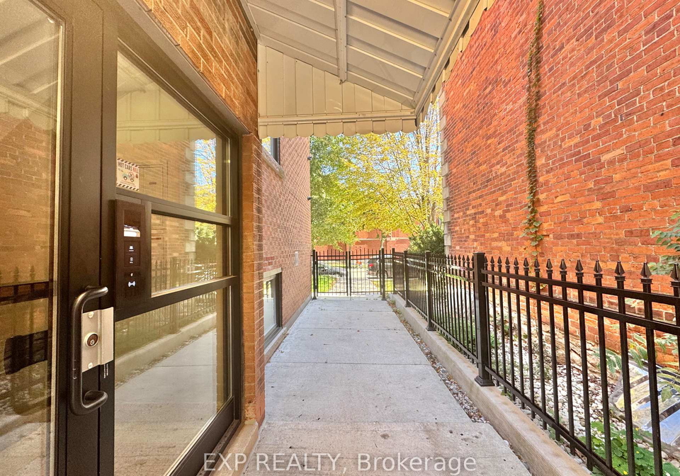 100-west-avenue-s-hamilton-ontario-x12440640