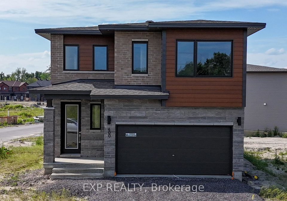 600-paakanaak-avenue-ottawa-ontario-x12440643