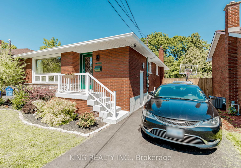 28-ainslie-avenue-hamilton-ontario-x12440684