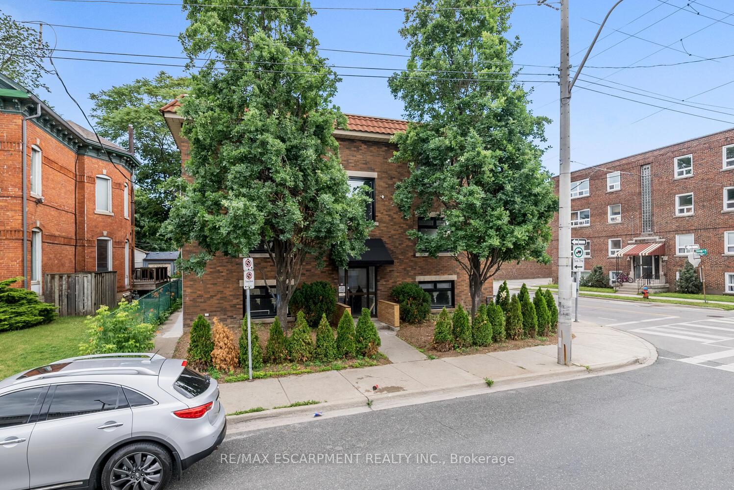 127-victoria-avenue-s-hamilton-ontario-x12440783