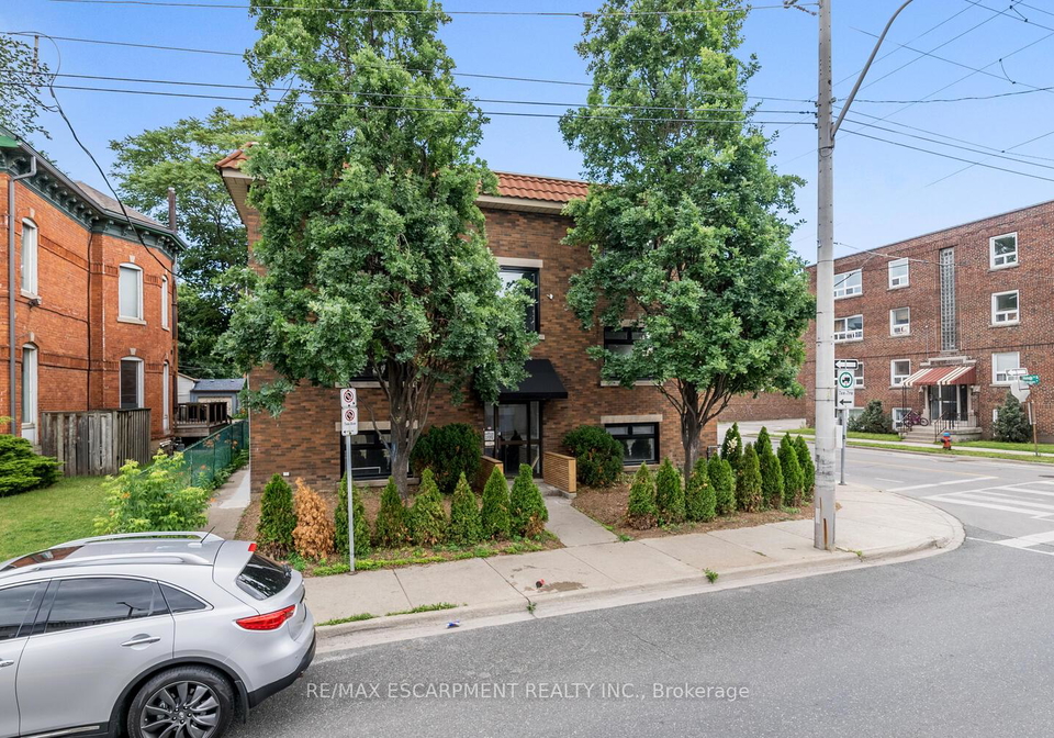 127-victoria-avenue-s-hamilton-ontario-x12440783