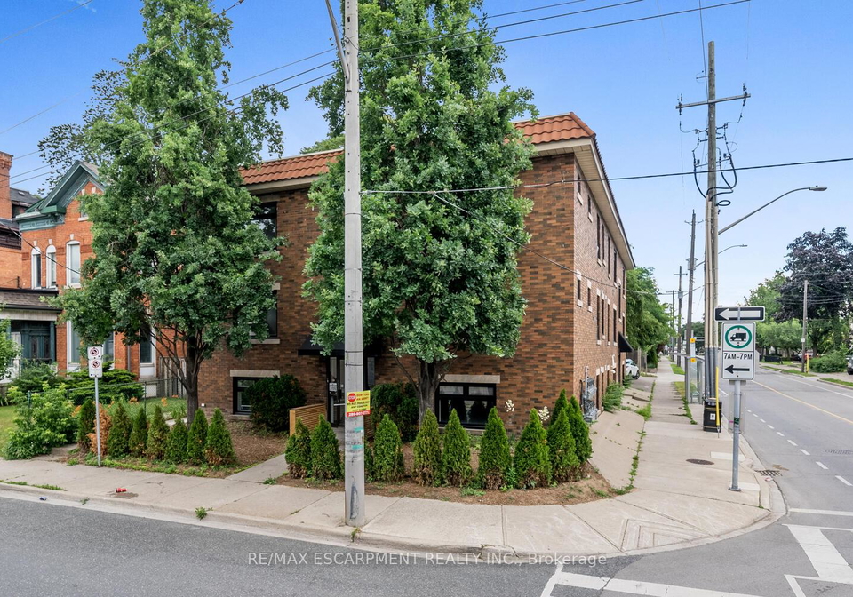127-victoria-avenue-s-hamilton-ontario-x12440783