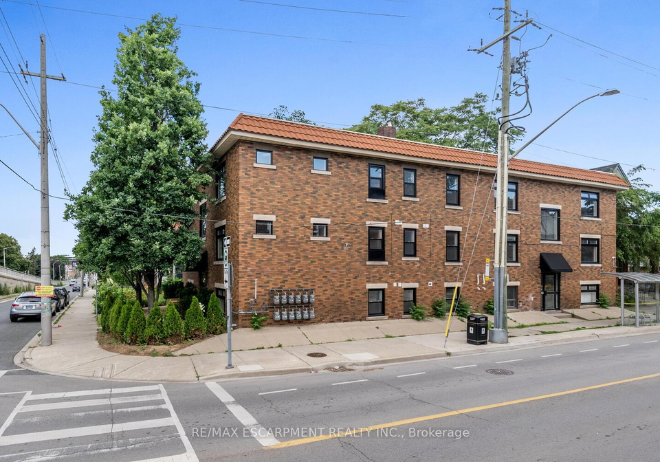 127-victoria-avenue-s-hamilton-ontario-x12440783