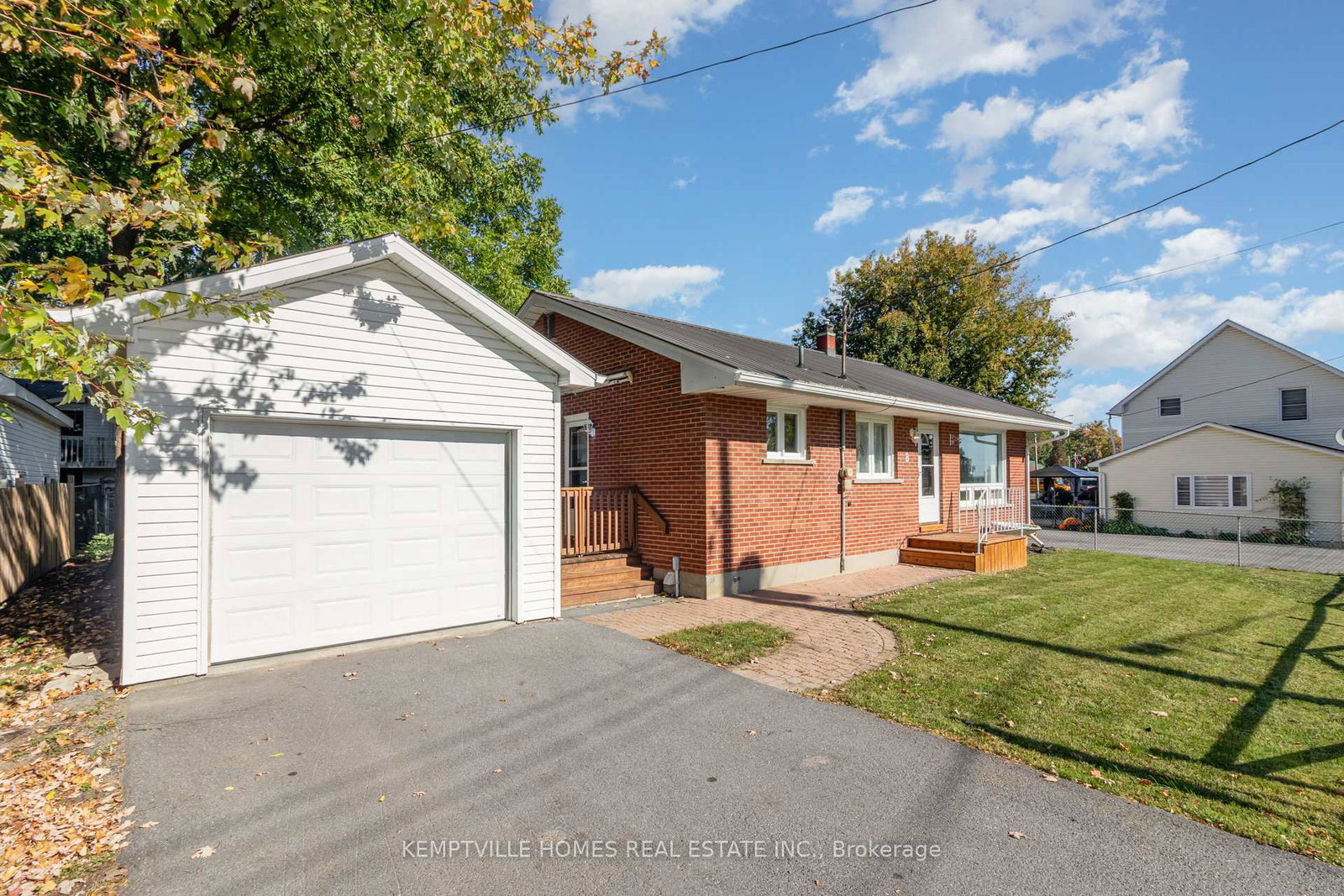8-gibson-lane-south-dundas-ontario-x12440959