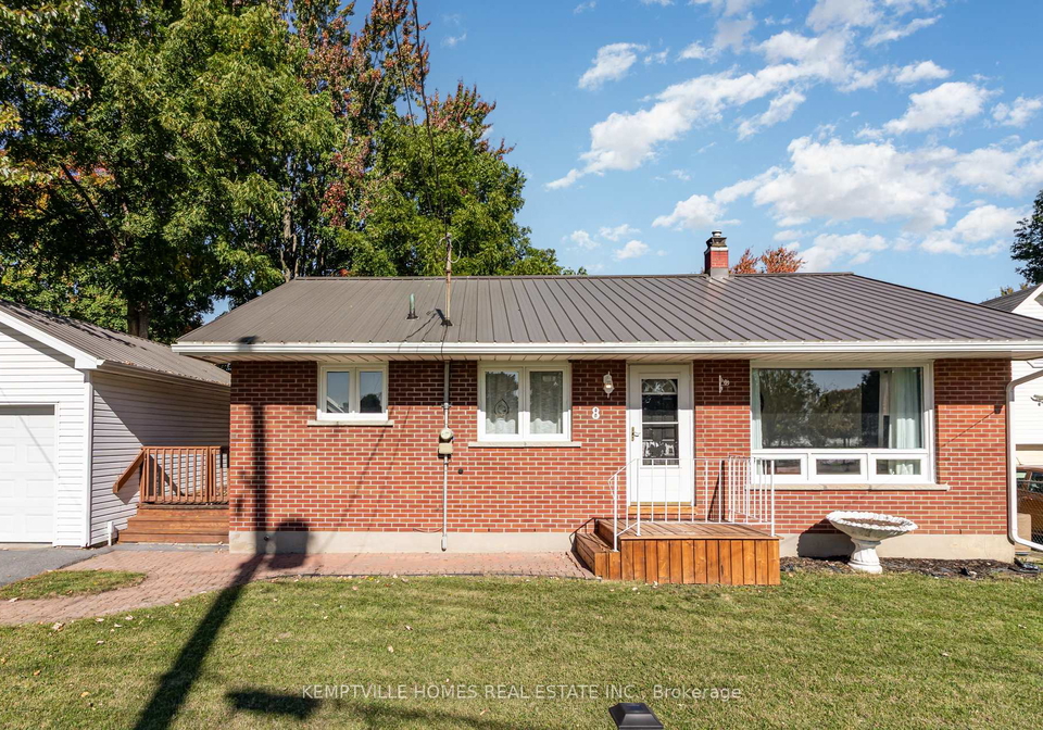 8-gibson-lane-south-dundas-ontario-x12440959