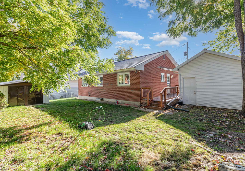 8-gibson-lane-south-dundas-ontario-x12440959