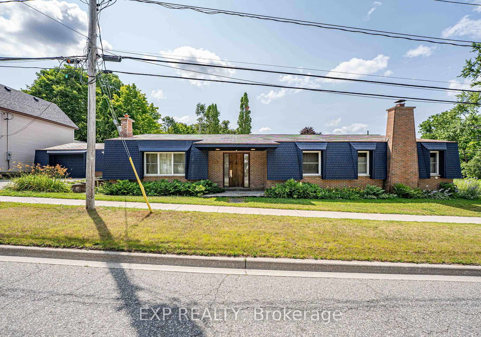 395-brown-street-gravenhurst-ontario-x12442289