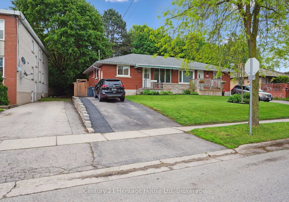 131-waverley-drive-guelph-ontario-x12442865