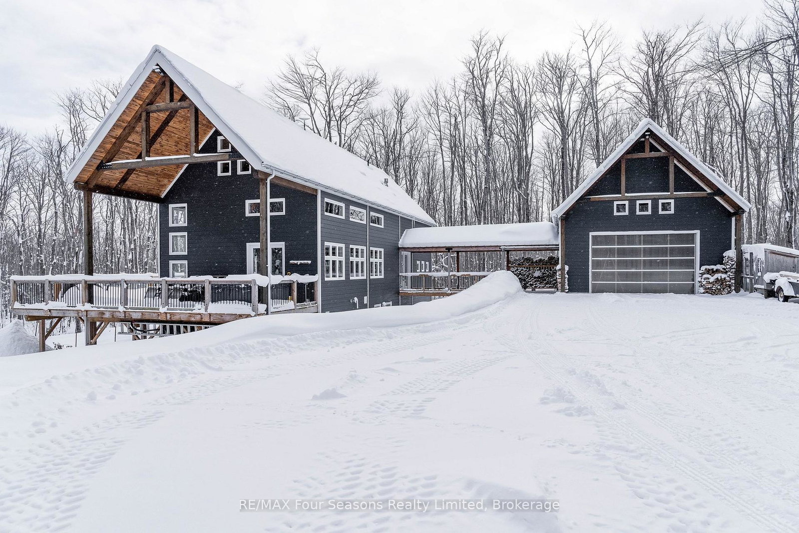 589108-grey-road-19-blue-mountains-ontario-x12443335