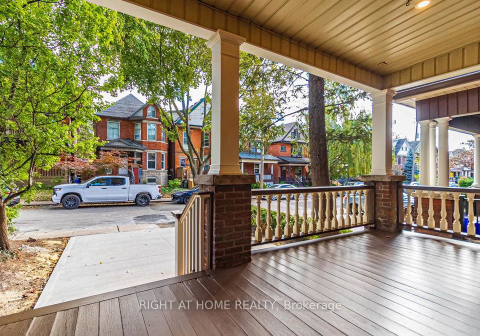 24-strathcona-avenue-s-hamilton-ontario-x12443662