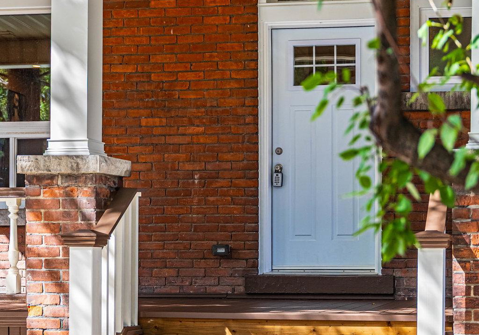 24-strathcona-avenue-s-hamilton-ontario-x12443662