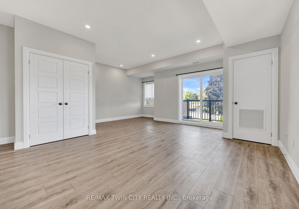 600-victoria-street-s-kitchener-ontario-x12443773