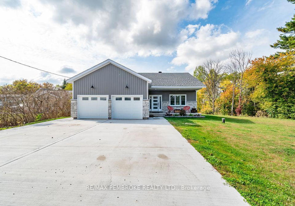 590-schwan-road-laurentian-valley-ontario-x12444210