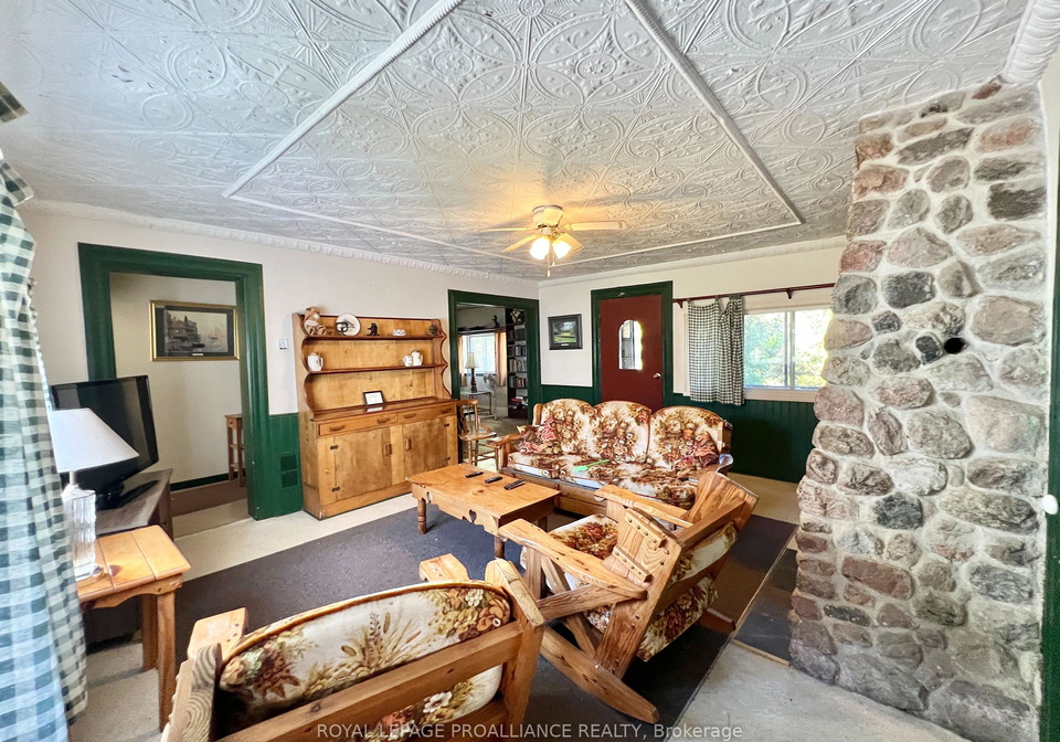34-owen-lane-prince-edward-county-ontario-x12444226
