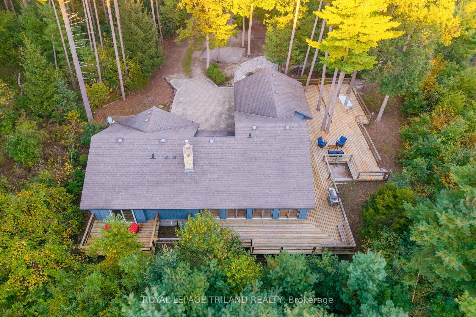 10395-pinetree-drive-lambton-shores-ontario-x12444608