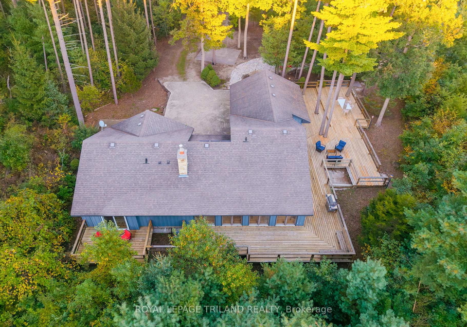 10395-pinetree-drive-lambton-shores-ontario-x12444608