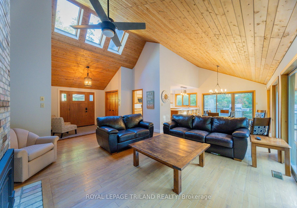 10395-pinetree-drive-lambton-shores-ontario-x12444608